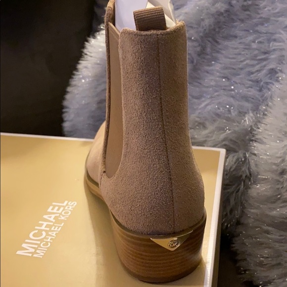 Brand new tan Michael Kors booties - Picture 2 of 6